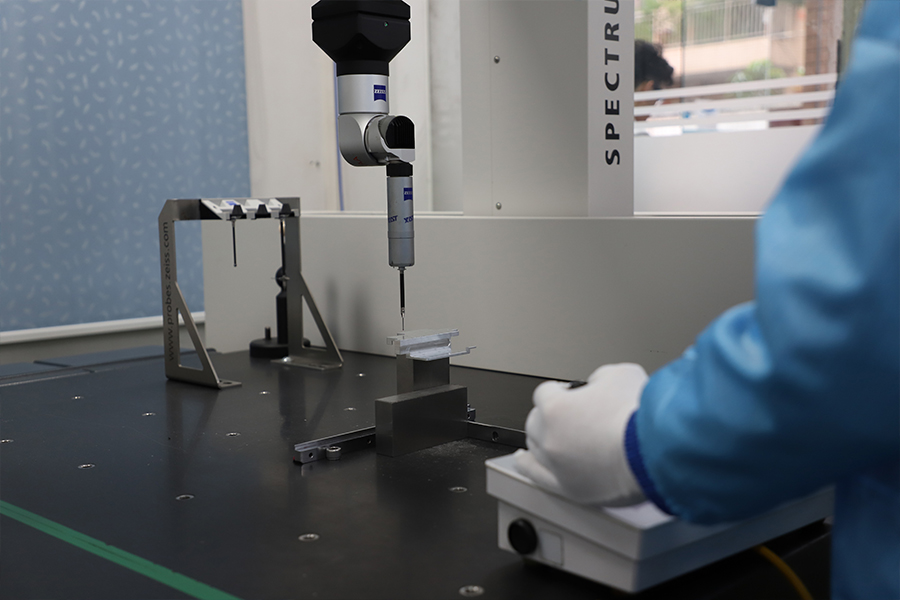 精密数控加工中心：功能集成越多越好吗？